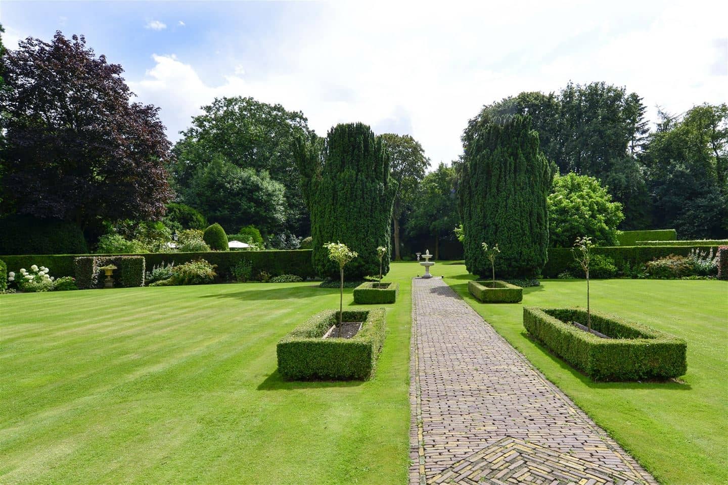 Luxury living: monumentale rietgedekte droomvilla in laren van ... Ontwerp slaapkamers hebben toegang