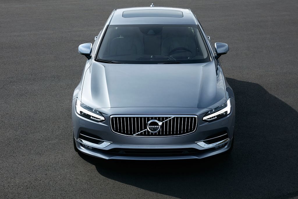 170789_High_Front_Volvo_S90_Mussel_Blue