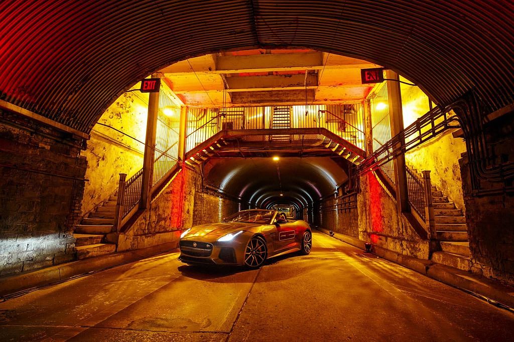 2-Jaguar-F-TYPE-SV-R-Tunnel