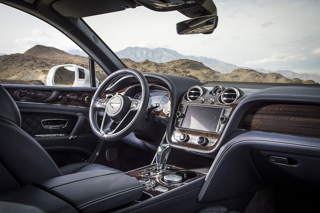 Bentley Bentayga named SUV of the Year by Robb Report UK-3