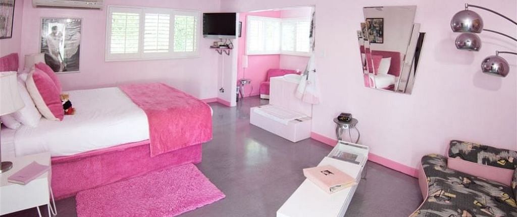new-pretty-in-pink-whole-room.jpg.1030x434_0_84_10058