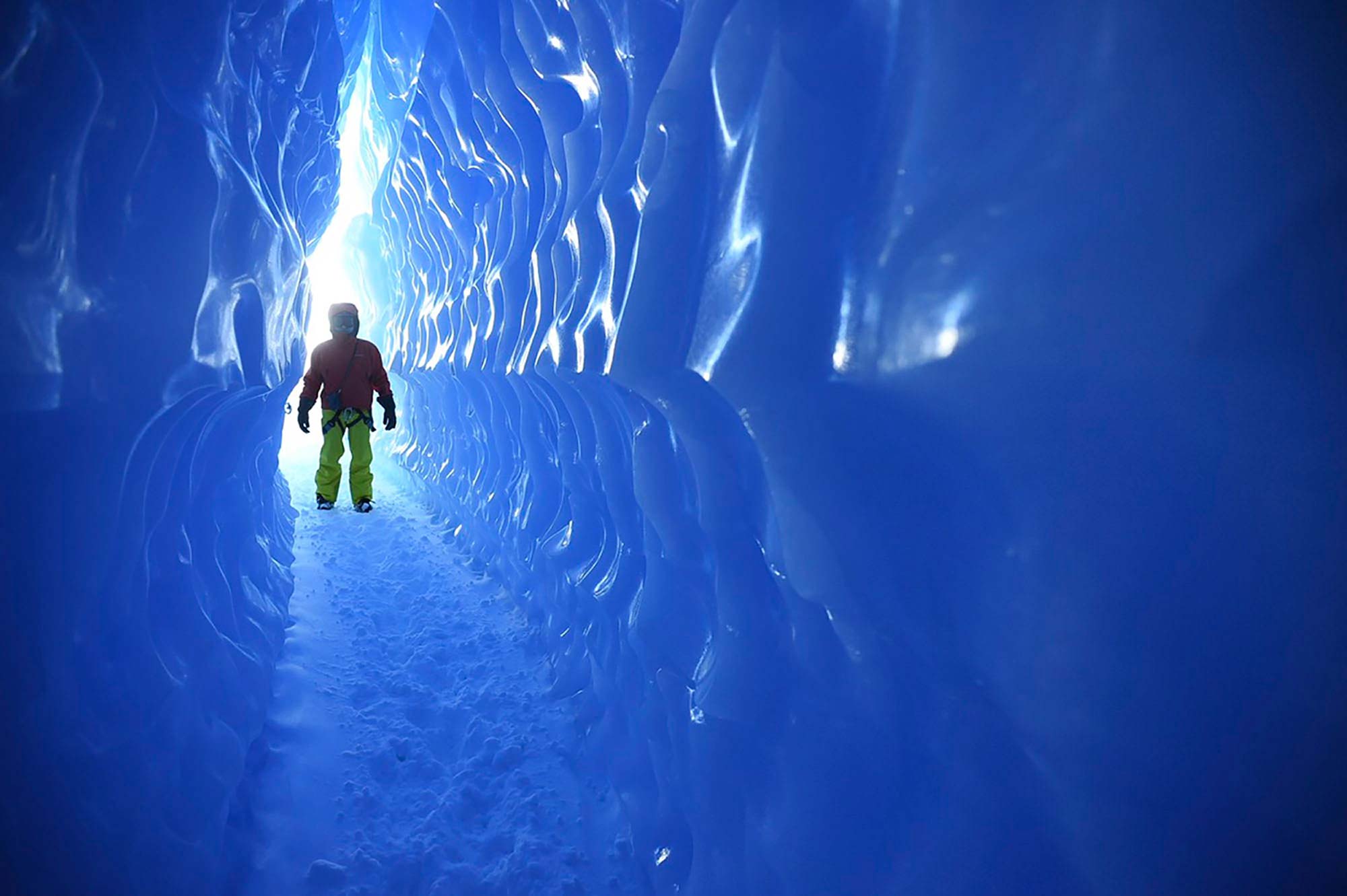 Entering-the-ice-tunnels_WD