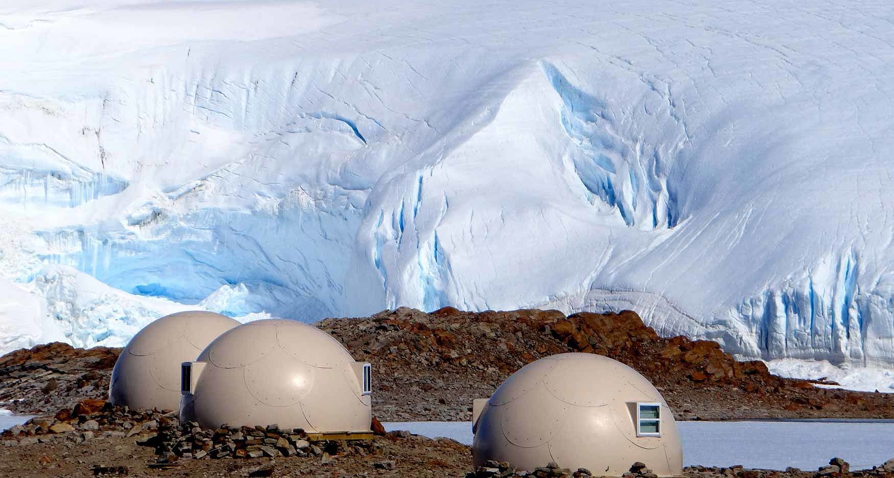 Pods-with-icefall-behind_WD