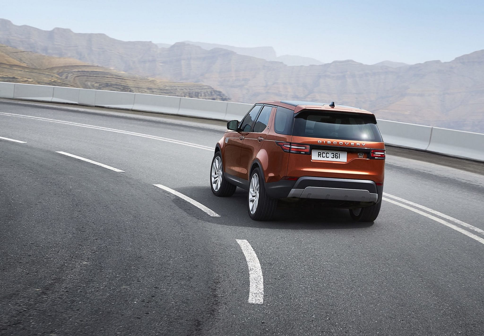 13-land-rover-onthult-all-new-discovery-suv-voor-het-hele-gezin