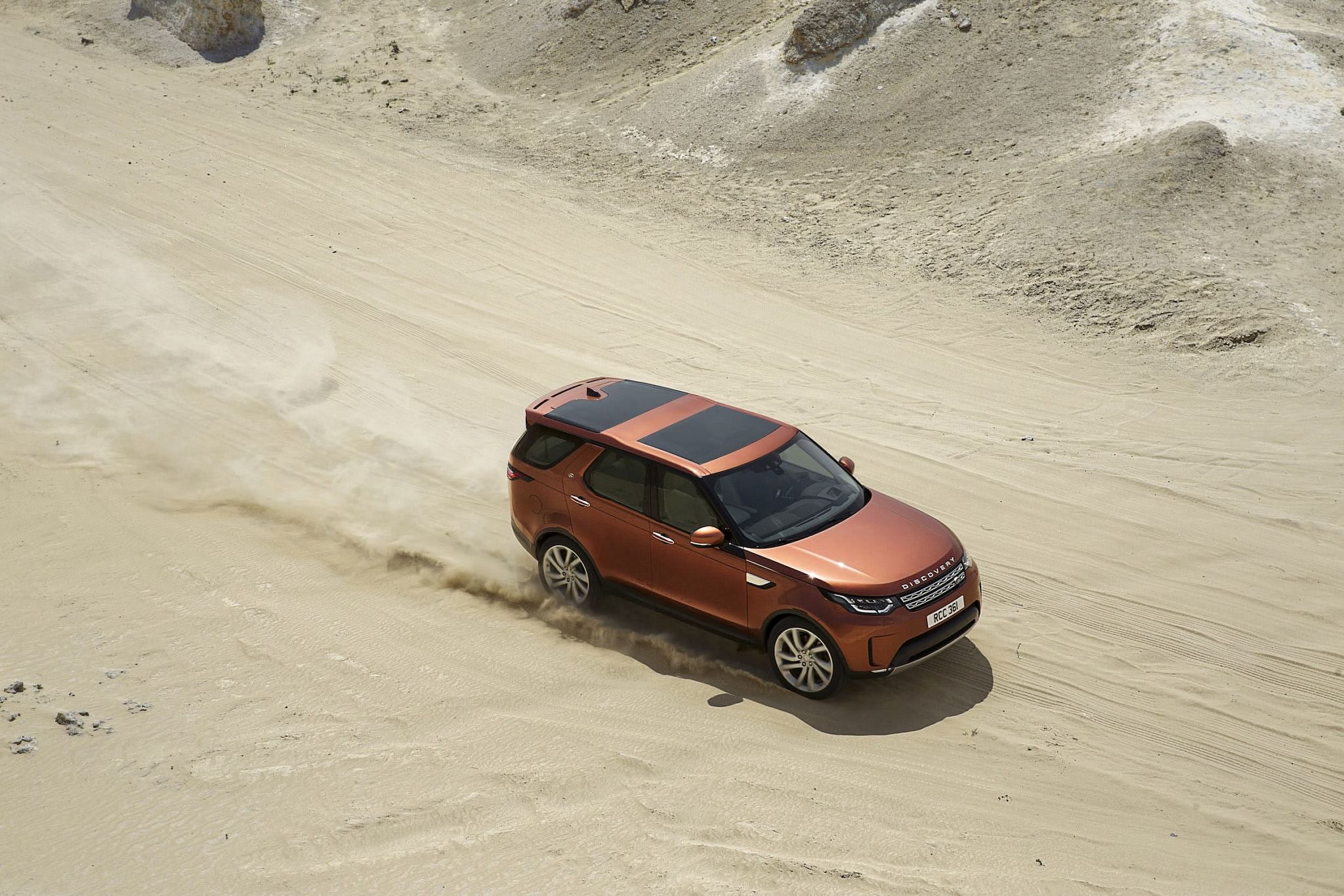 19-land-rover-onthult-all-new-discovery-suv-voor-het-hele-gezin