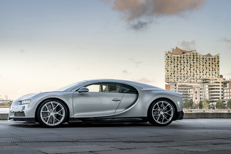 Tesla Roadster of Bugatti Chiron wie is de baas Pure Luxe