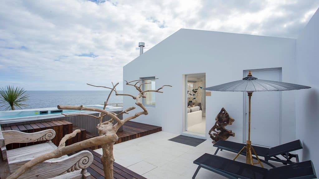 white exclusive villas & suites resort Portugal Azoren Pure Luxe