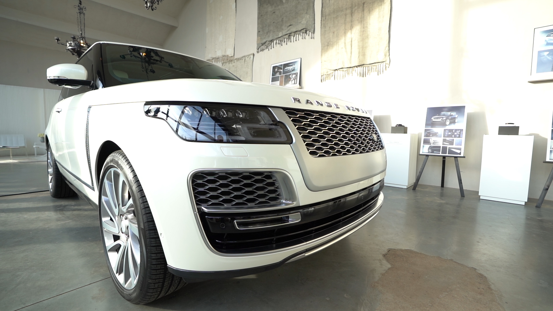 Exclusief Pure Luxe showt op een geheime locatie de nieuwe Range Rover SV Coupé Pure Luxe Exclusief Pure Luxe showt op een geheime locatie de nieuwe Range Rover SV Coupé Pure Luxe