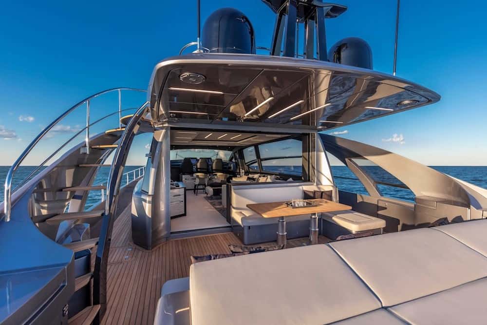 pershing 8X superjacht Ferretti Group Pure Luxe