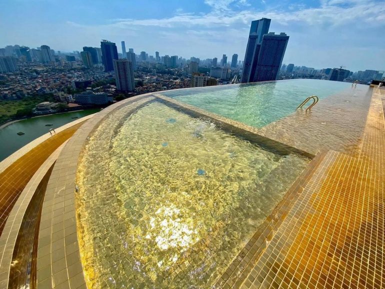 Gouden hotel zwembad