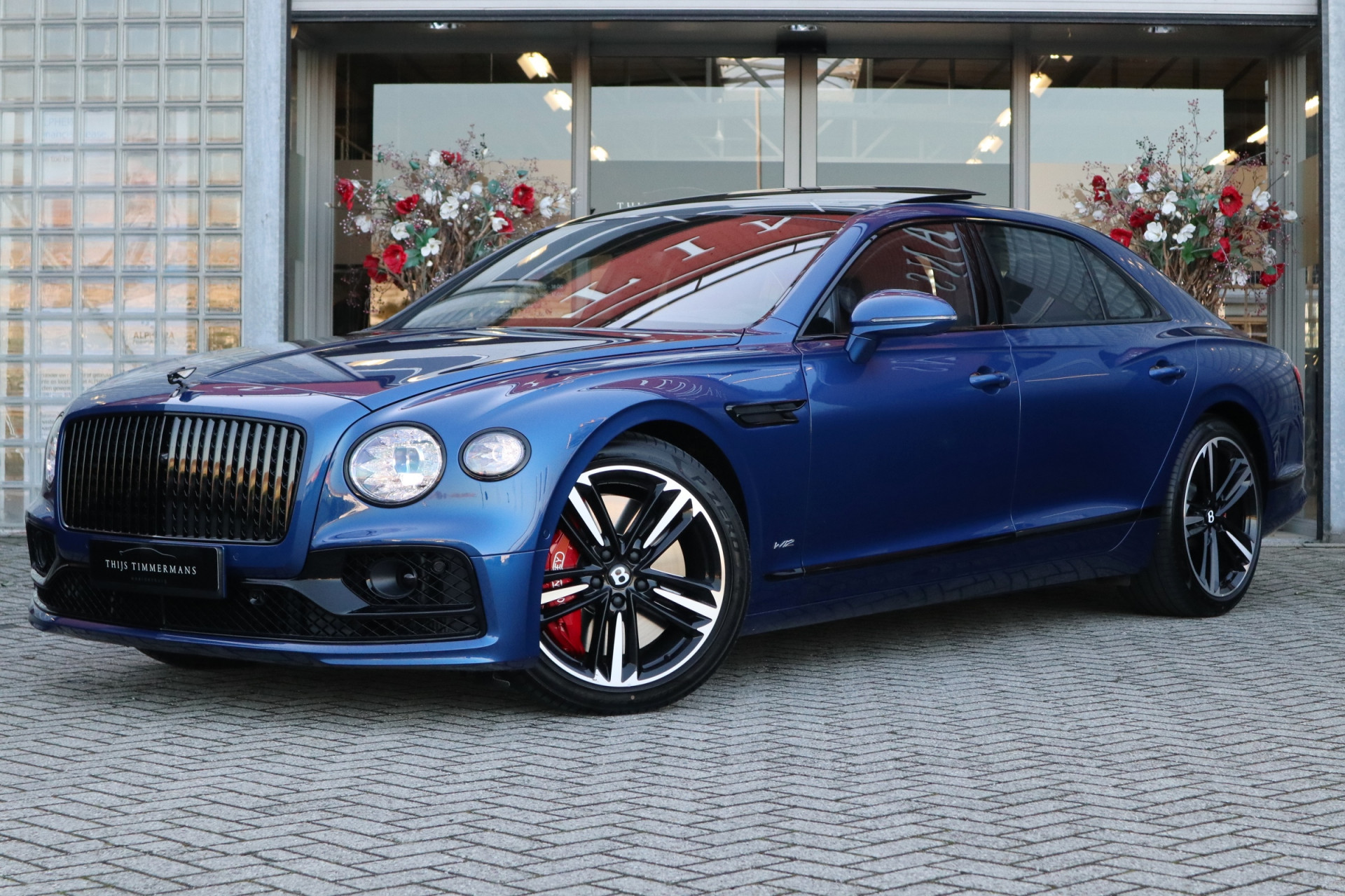 Iemand interesse in deze Bentley Flying Spur Blackline? - Pure Luxe