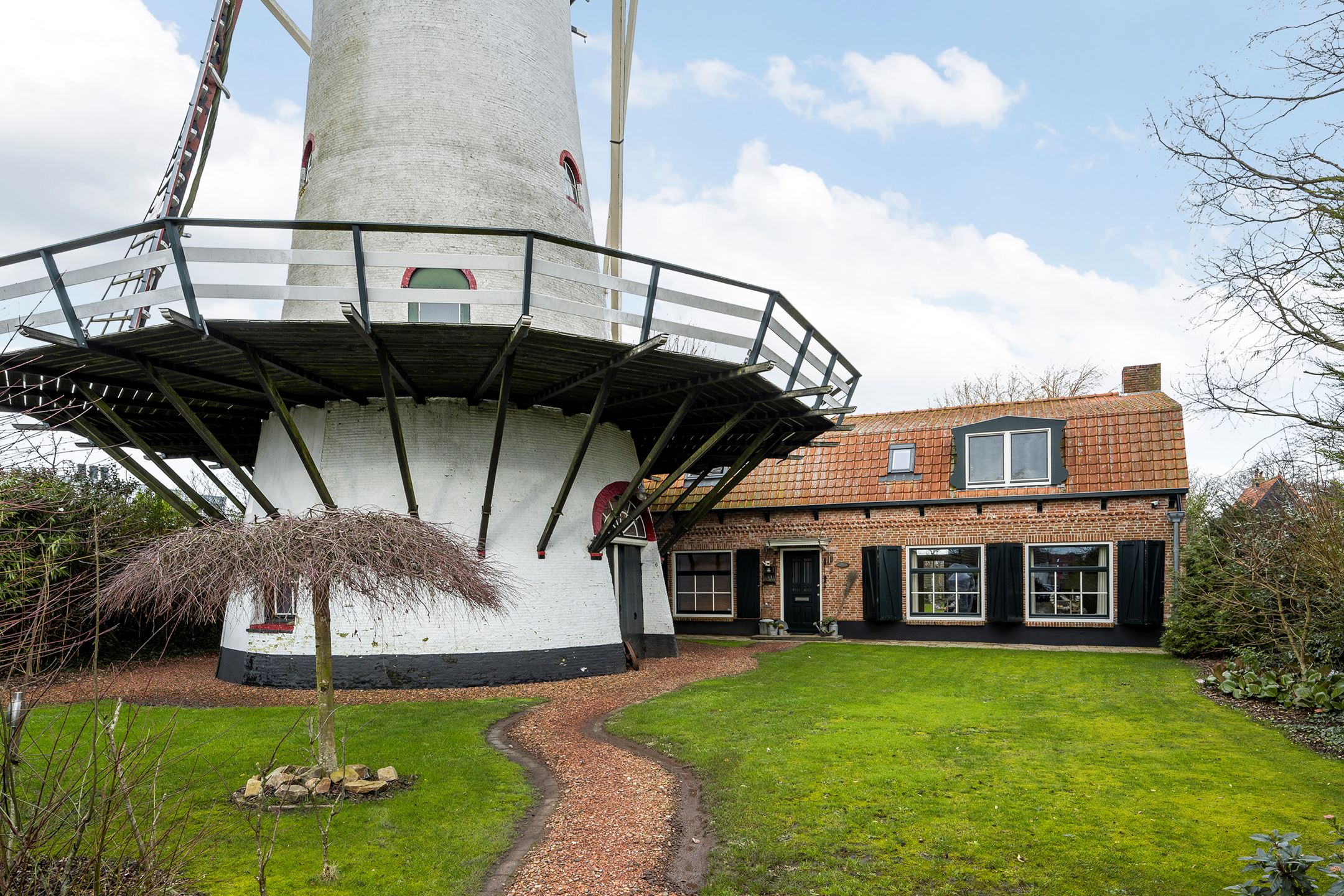 Voor iets meer dan een half miljoen wonen met een molen in de tuin PL