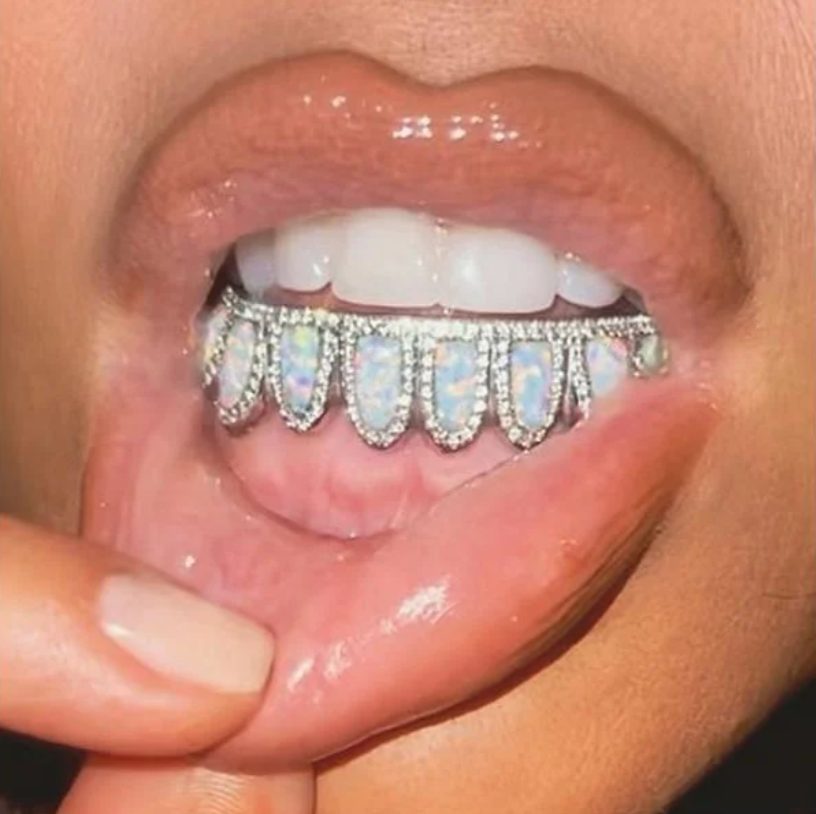 naam Kroniek stem Kim Kardashian laat haar tanden bedekken voor liefst €15.000 - Pure Luxe