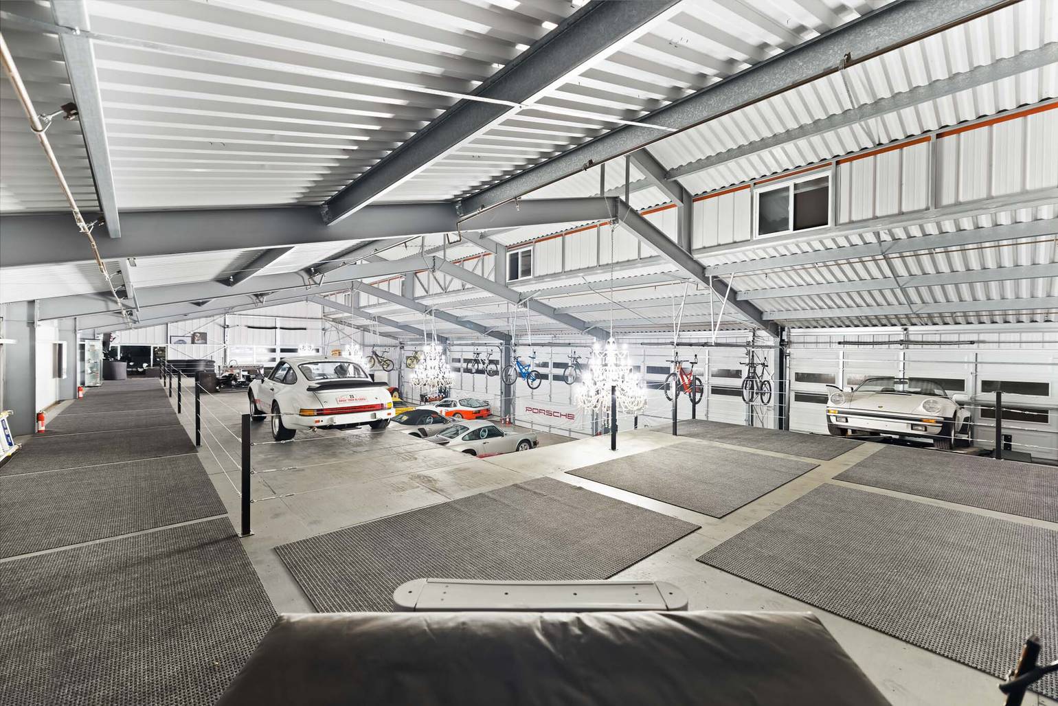 Porsche-garage