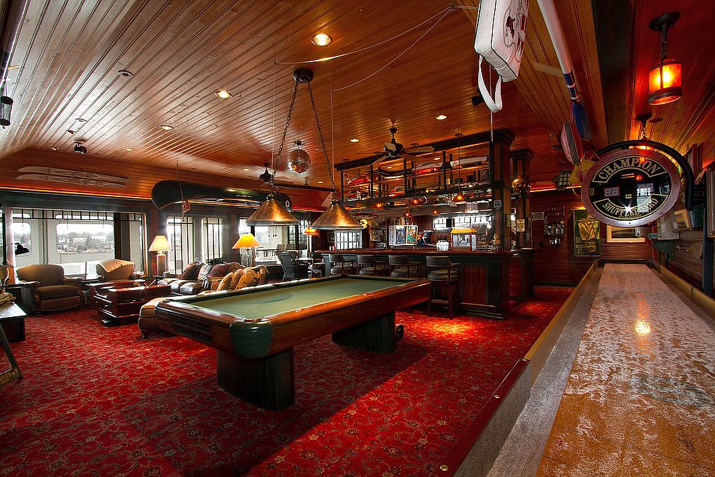 bar