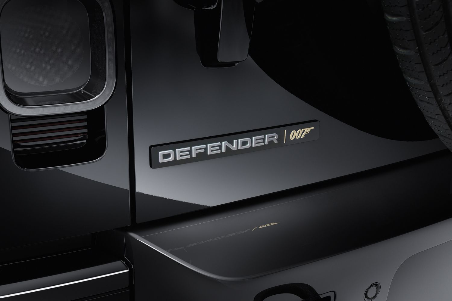 Land Rover Defender Bond