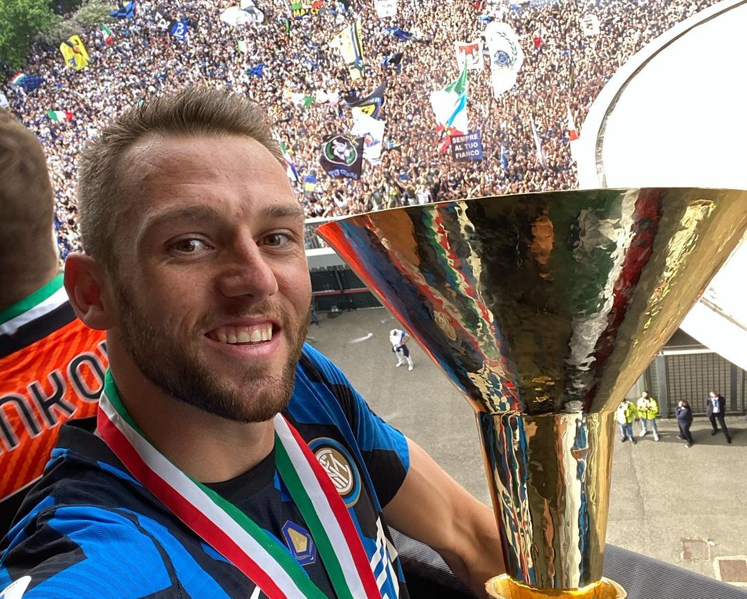 Oranje-verdediger Stefan de Vrij eist € 22 miljoen van makelaarsbureau - PL - pureluxe.nl