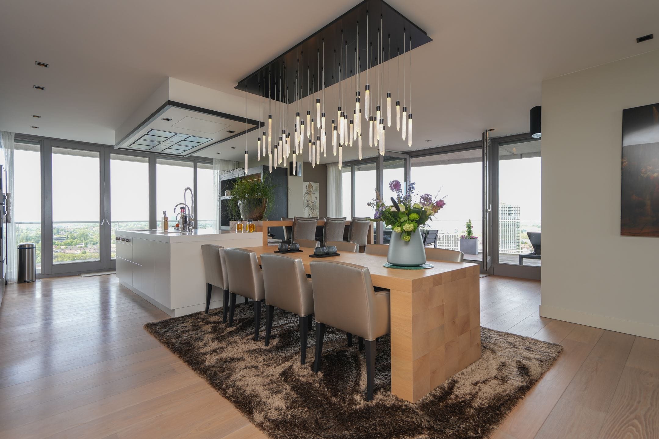 adembenemend penthouse in Nijmegen voor een leuke prijskaartje van maar liefst 5.7 miljoen 