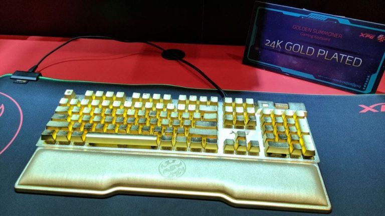 servet Syndicaat Maak los Een toetsenbord voor de 'happy few': $10.000, 24-karaat goud en een hoop  lelijkheid - Pure Luxe